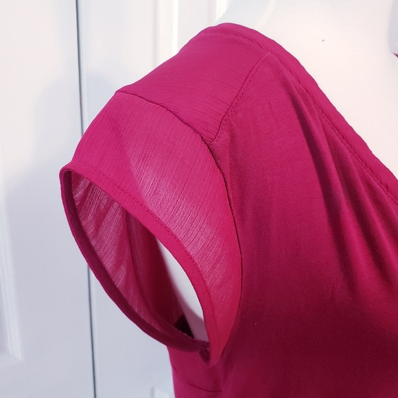 ☀️ 4/$25 … Fuchsia top - Picture 3 of 7